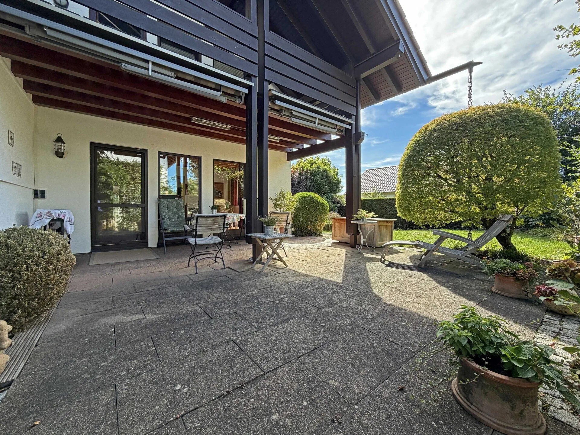 Immobilienangebot - Tuttlingen / Nendingen - Alle - Sorry...leider reserviert. Zuhause für Familien. 6 Zimmer auf 189 m². Mit Einliegerwohnung.