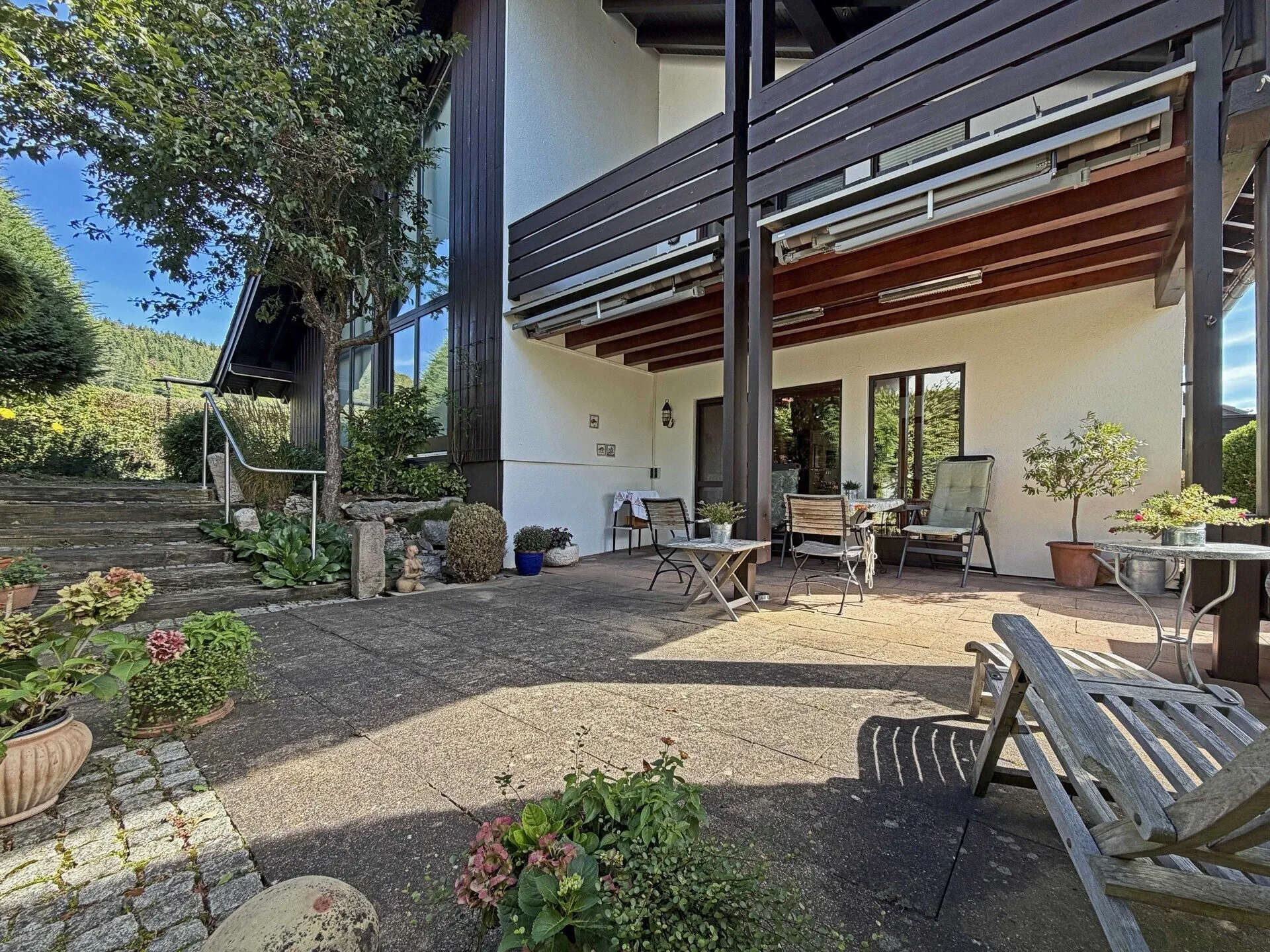 Immobilienangebot - Tuttlingen / Nendingen - Alle - Sorry...leider reserviert. Zuhause für Familien. 6 Zimmer auf 189 m². Mit Einliegerwohnung.