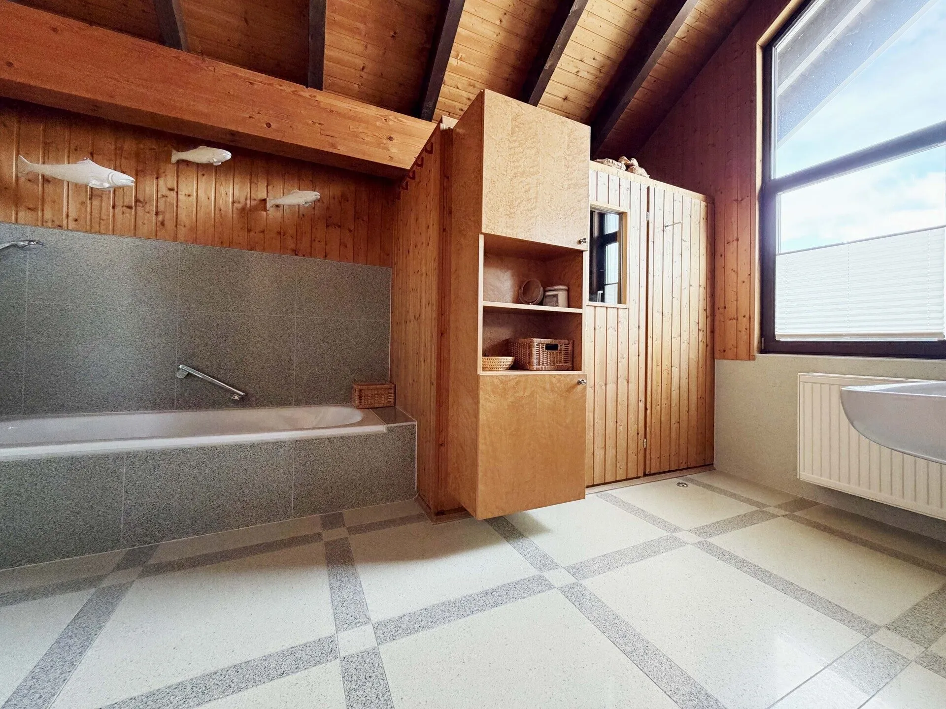 Immobilienangebot - Tuttlingen / Nendingen - Alle - Sorry...leider reserviert. Zuhause für Familien. 6 Zimmer auf 189 m². Mit Einliegerwohnung.