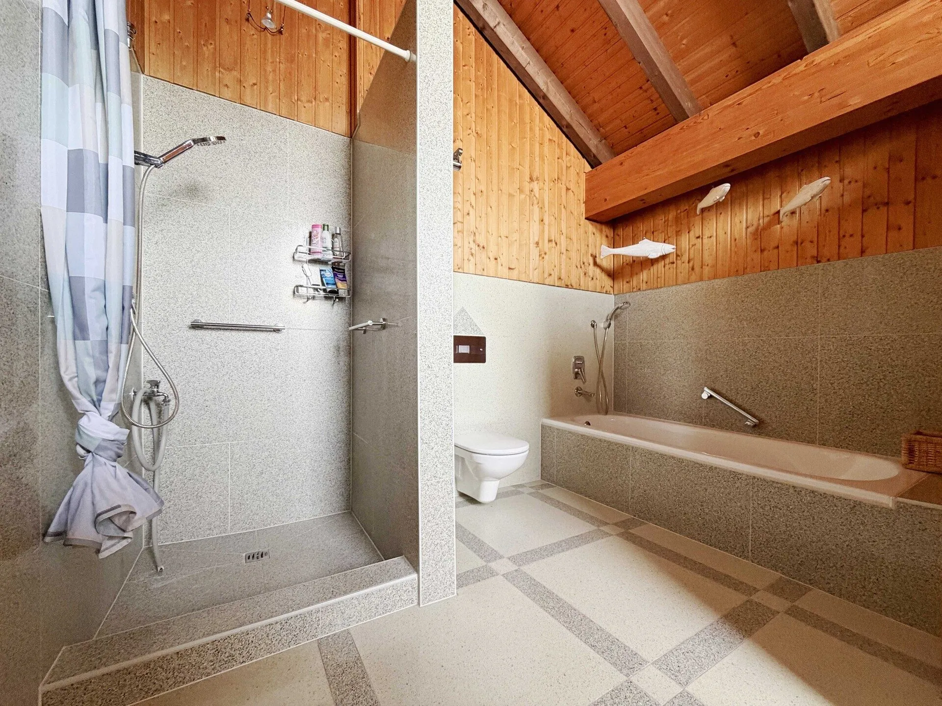 Immobilienangebot - Tuttlingen / Nendingen - Alle - Sorry...leider reserviert. Zuhause für Familien. 6 Zimmer auf 189 m². Mit Einliegerwohnung.
