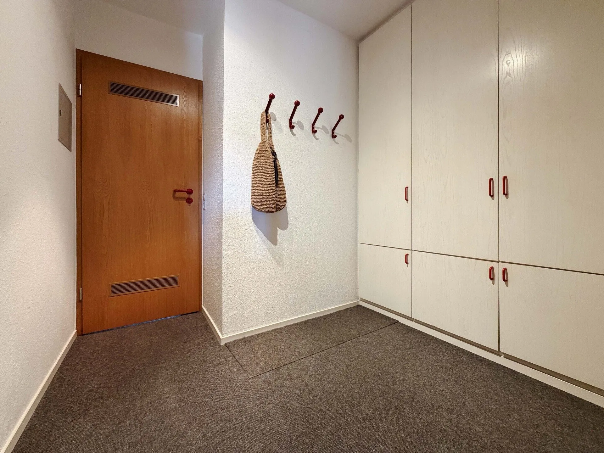 Immobilienangebot - Tuttlingen / Nendingen - Alle - Sorry...leider reserviert. Zuhause für Familien. 6 Zimmer auf 189 m². Mit Einliegerwohnung.