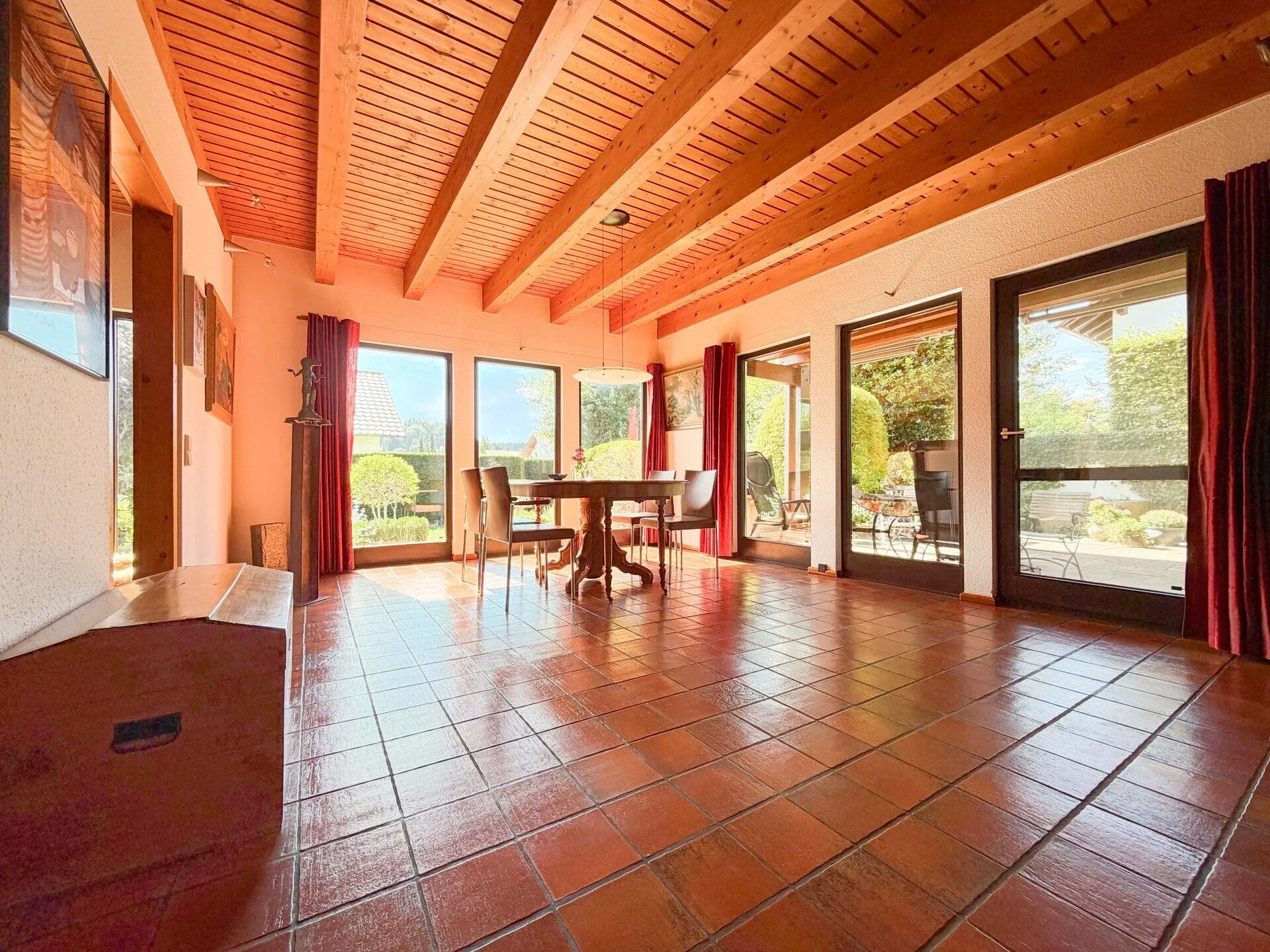 Immobilienangebot - Tuttlingen / Nendingen - Alle - Sorry...leider reserviert. Zuhause für Familien. 6 Zimmer auf 189 m². Mit Einliegerwohnung.