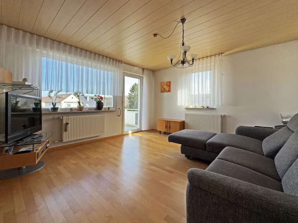 Immobilienangebot - Frickenhausen / Tischardt - Alle - Endlich Platz für Familie und Hobby.
8 Zimmer auf 149 m² zum Wohnen.
251 m² fürs Hobby. 2 Garagen.
