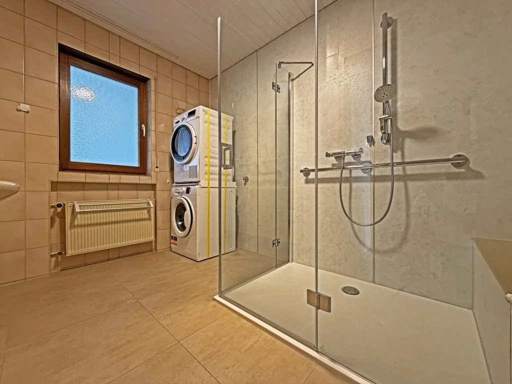 Immobilienangebot - Frickenhausen / Tischardt - Alle - Endlich Platz für Familie und Hobby.
8 Zimmer auf 149 m² zum Wohnen.
251 m² fürs Hobby. 2 Garagen.