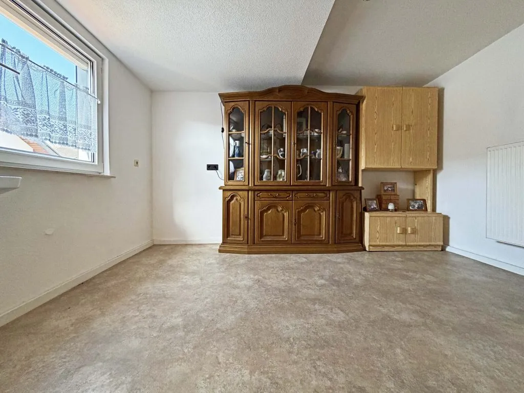 Immobilienangebot - Frickenhausen / Tischardt - Alle - Endlich Platz für Familie und Hobby.
8 Zimmer auf 149 m² zum Wohnen.
251 m² fürs Hobby. 2 Garagen.