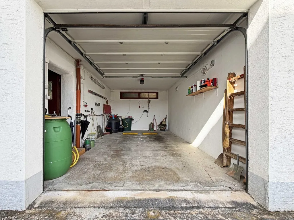 Immobilienangebot - Frickenhausen / Tischardt - Alle - Endlich Platz für Familie und Hobby.
8 Zimmer auf 149 m² zum Wohnen.
251 m² fürs Hobby. 2 Garagen.