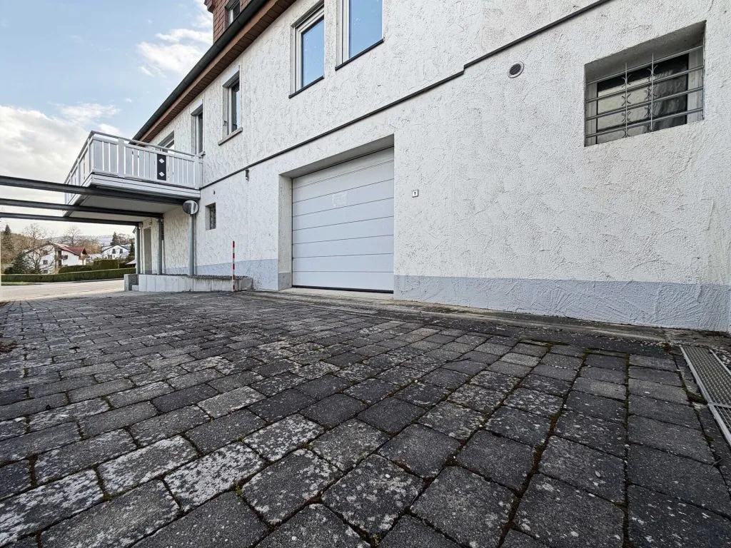 Immobilienangebot - Frickenhausen / Tischardt - Alle - Endlich Platz für Familie und Hobby.
8 Zimmer auf 149 m² zum Wohnen.
251 m² fürs Hobby. 2 Garagen.