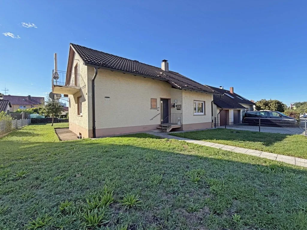 Immobilienangebot - Radolfzell am Bodensee - Alle - Nicht perfekt - dafür zum TOP-Preis.
5 Zimmer auf 100 m². Echtes Traum-
Grundstück. Eigene Garage.