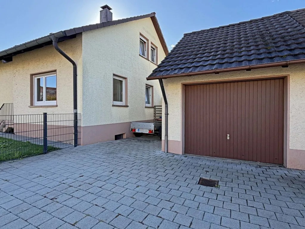 Immobilienangebot - Radolfzell am Bodensee - Alle - Nicht perfekt - dafür zum TOP-Preis.
5 Zimmer auf 100 m². Echtes Traum-
Grundstück. Eigene Garage.