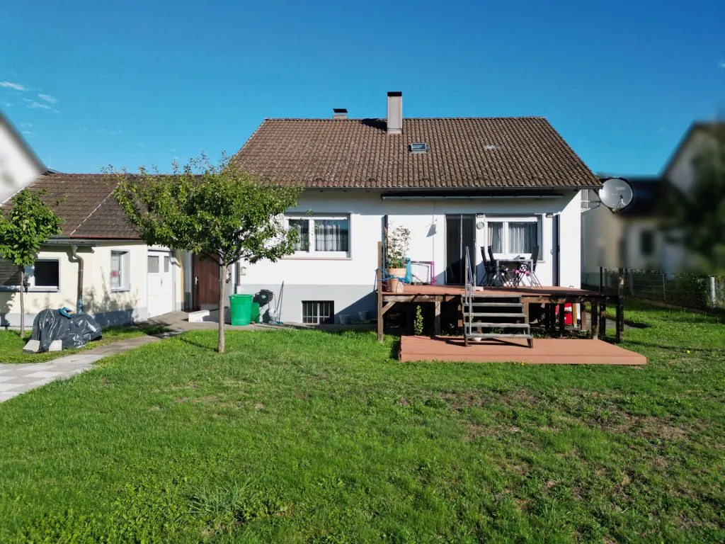 Immobilienangebot - Radolfzell am Bodensee - Alle - Nicht perfekt - dafür zum TOP-Preis.
5 Zimmer auf 100 m². Echtes Traum-
Grundstück. Eigene Garage.