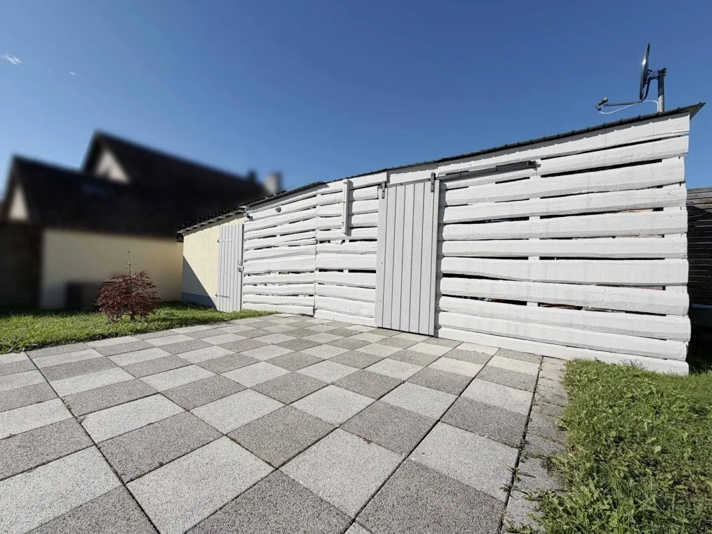Immobilienangebot - Radolfzell am Bodensee - Alle - Nicht perfekt - dafür zum TOP-Preis.
5 Zimmer auf 100 m². Echtes Traum-
Grundstück. Eigene Garage.