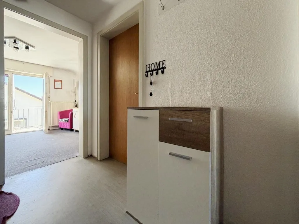 Immobilienangebot - Radolfzell am Bodensee - Alle - Nicht perfekt - dafür zum TOP-Preis.
5 Zimmer auf 100 m². Echtes Traum-
Grundstück. Eigene Garage.