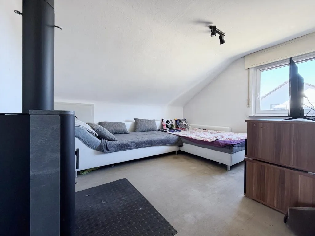 Immobilienangebot - Radolfzell am Bodensee - Alle - Nicht perfekt - dafür zum TOP-Preis.
5 Zimmer auf 100 m². Echtes Traum-
Grundstück. Eigene Garage.
