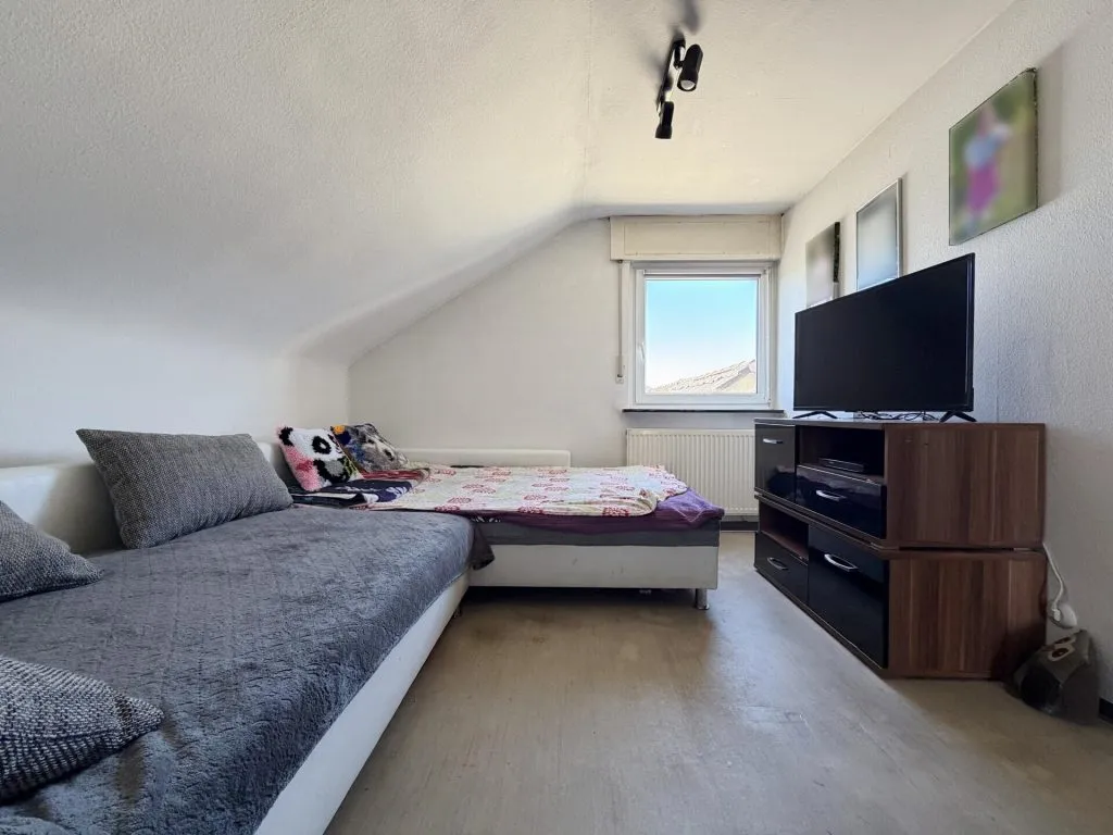 Immobilienangebot - Radolfzell am Bodensee - Alle - Nicht perfekt - dafür zum TOP-Preis.
5 Zimmer auf 100 m². Echtes Traum-
Grundstück. Eigene Garage.