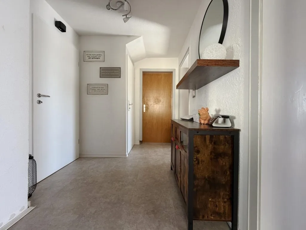 Immobilienangebot - Radolfzell am Bodensee - Alle - Nicht perfekt - dafür zum TOP-Preis.
5 Zimmer auf 100 m². Echtes Traum-
Grundstück. Eigene Garage.