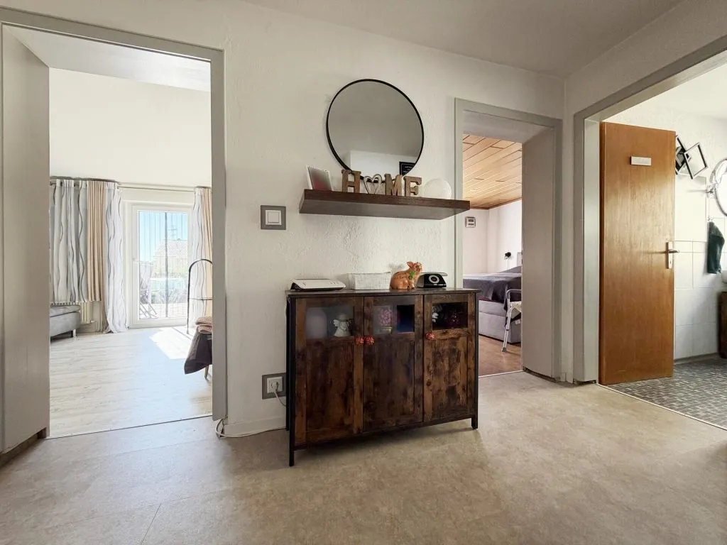 Immobilienangebot - Radolfzell am Bodensee - Alle - Nicht perfekt - dafür zum TOP-Preis.
5 Zimmer auf 100 m². Echtes Traum-
Grundstück. Eigene Garage.