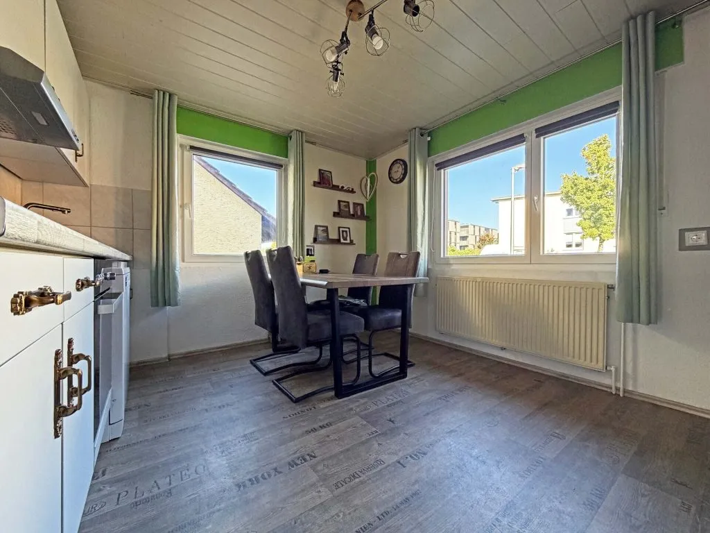 Immobilienangebot - Radolfzell am Bodensee - Alle - Nicht perfekt - dafür zum TOP-Preis.
5 Zimmer auf 100 m². Echtes Traum-
Grundstück. Eigene Garage.