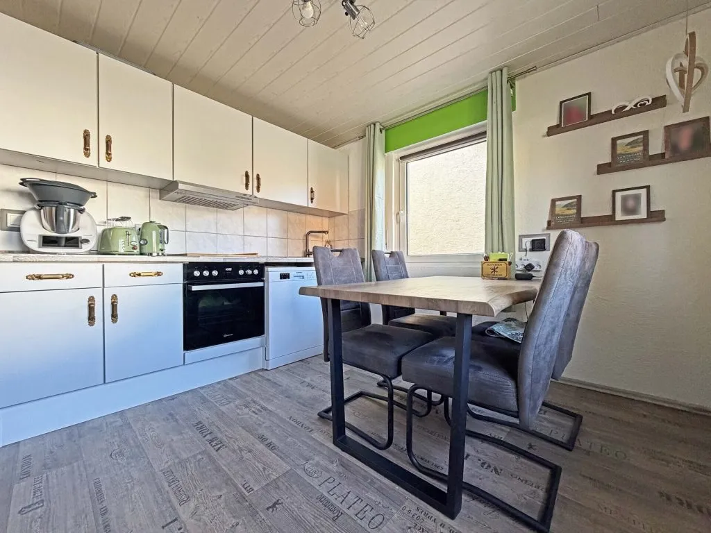 Immobilienangebot - Radolfzell am Bodensee - Alle - Nicht perfekt - dafür zum TOP-Preis.
5 Zimmer auf 100 m². Echtes Traum-
Grundstück. Eigene Garage.