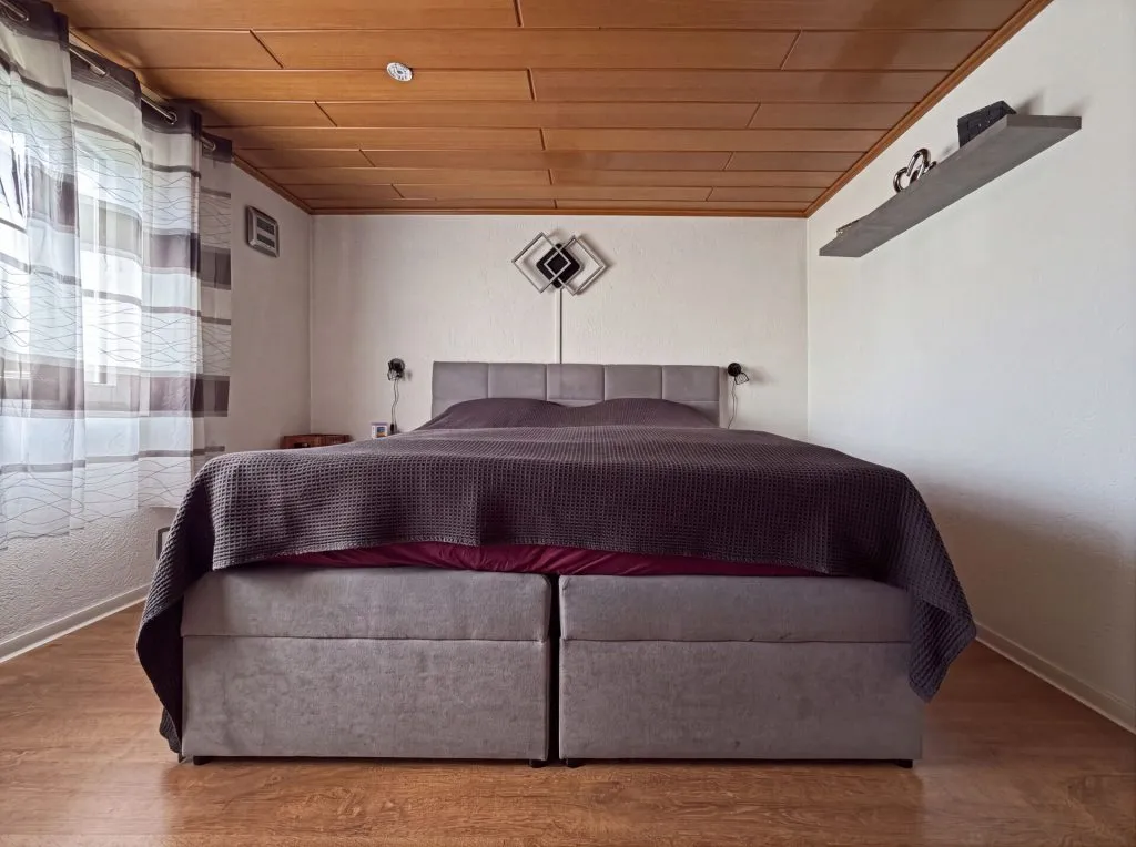Immobilienangebot - Radolfzell am Bodensee - Alle - Nicht perfekt - dafür zum TOP-Preis.
5 Zimmer auf 100 m². Echtes Traum-
Grundstück. Eigene Garage.